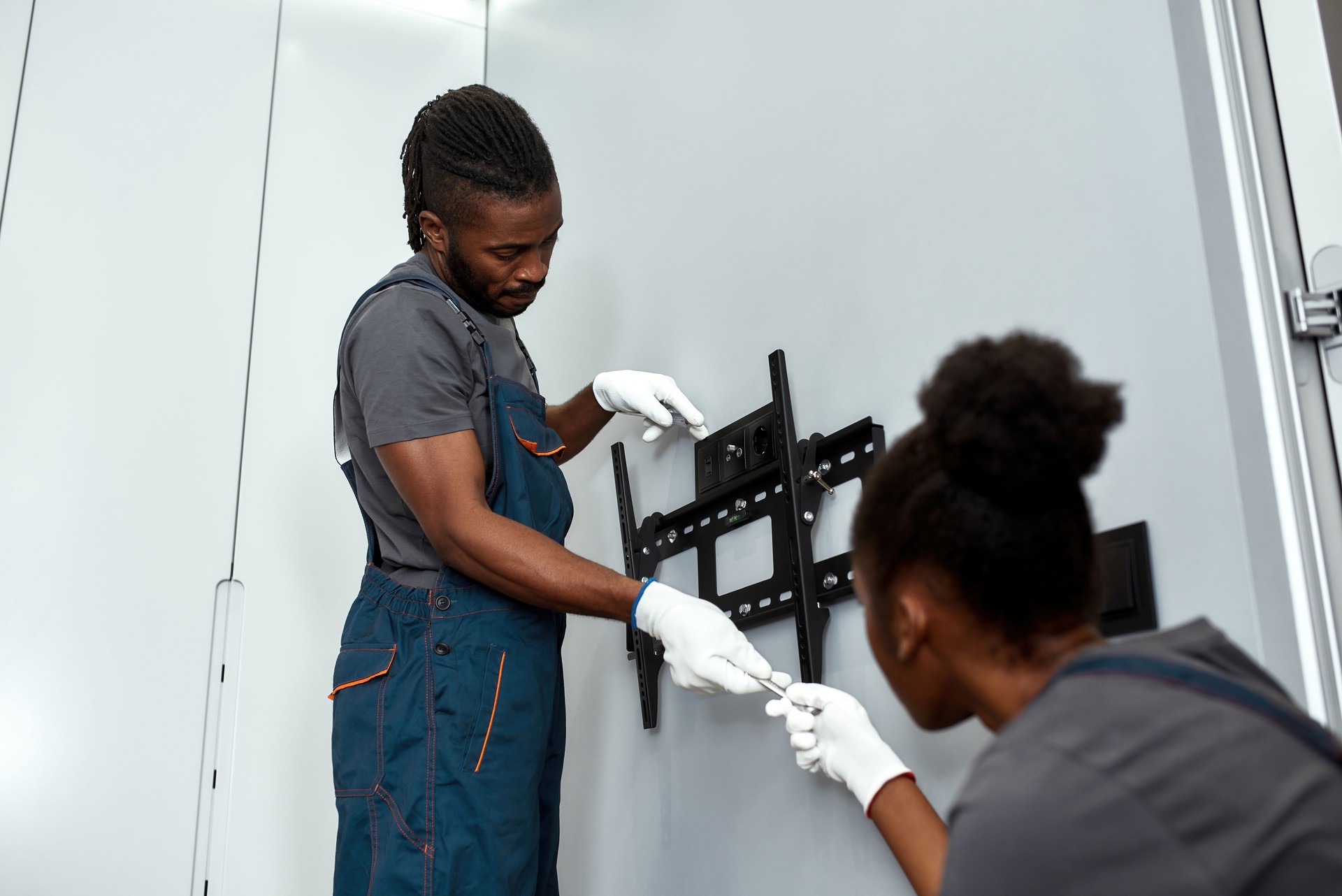Mount service workman taking tool from female apprentice